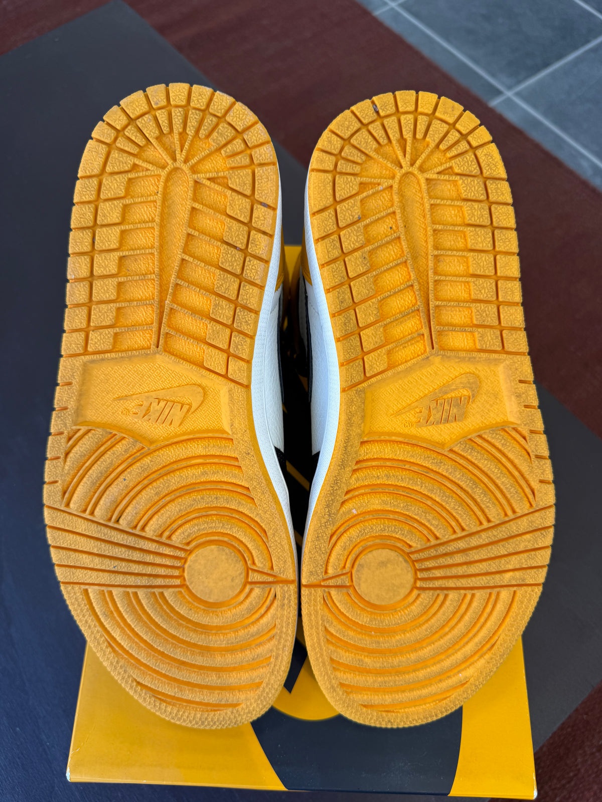 Jordan 1 Retro High OG Yellow Toe (Eu:42)