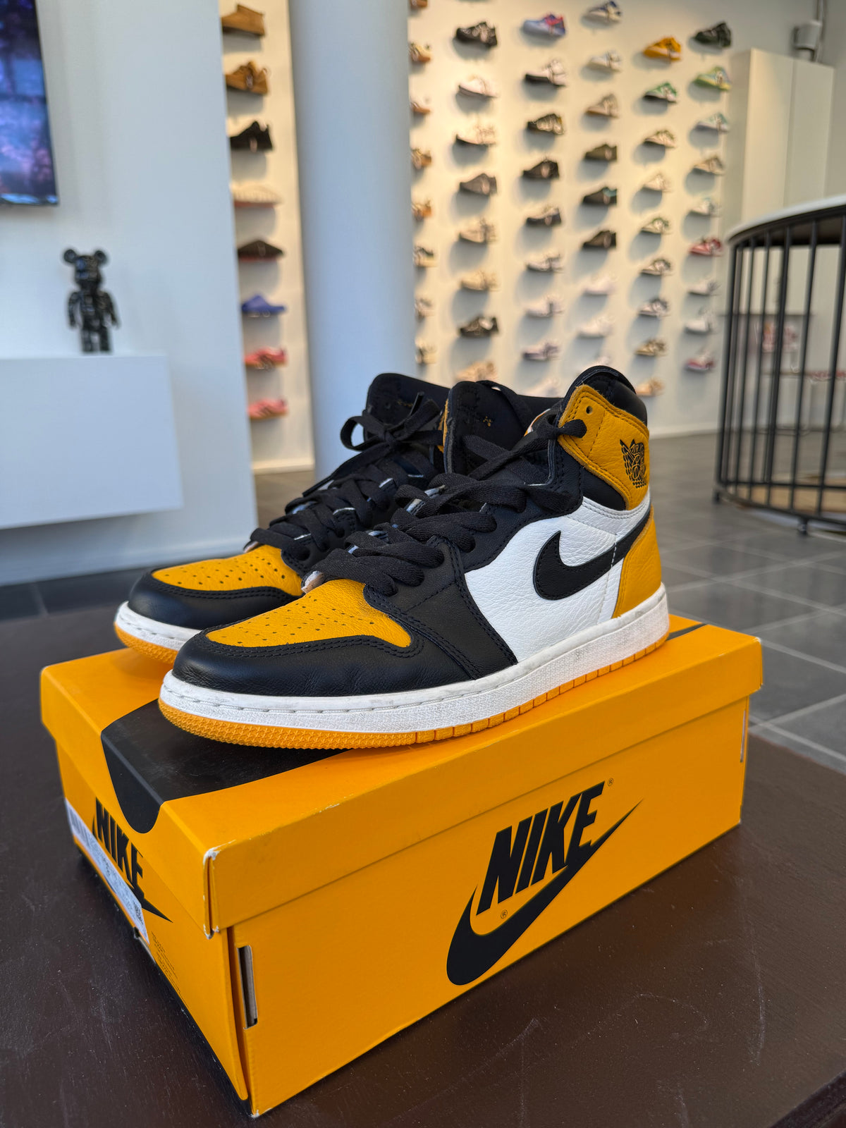 Jordan 1 Retro High OG Yellow Toe (Eu:42)